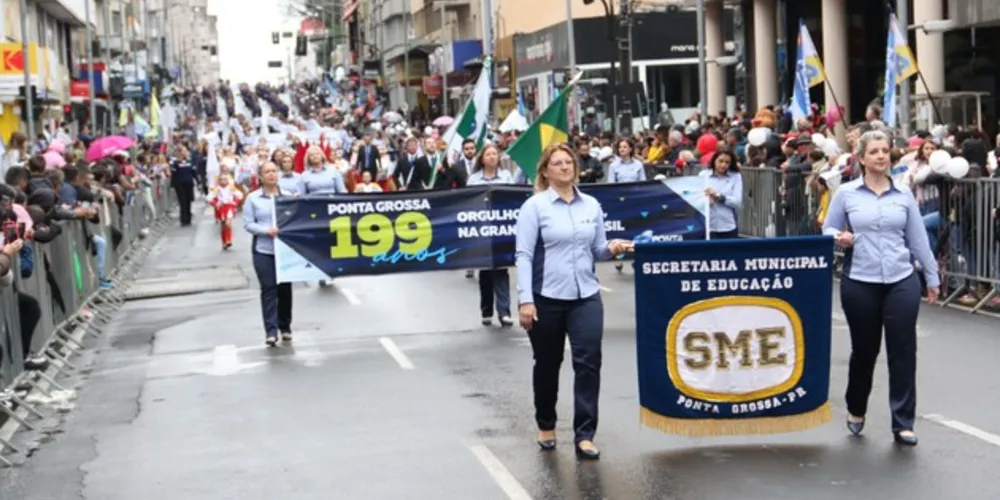 Colégios, escolas, fanfarras, entidades civis e órgãos públicos ou privados devem realizar a inscrição conforme o regulamento no site