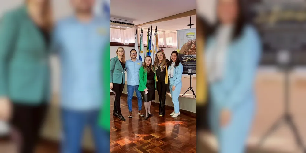 Solange Pimentel - sócia proprietária da Princesa Assistência;
Fábio Angelo Rodrigues -coordenador da Princesa Assistência; Claudenice Regilio - dentista; Fabiana Mika - psicóloga; Ana Claudia Bastiani - técnicas de atividades