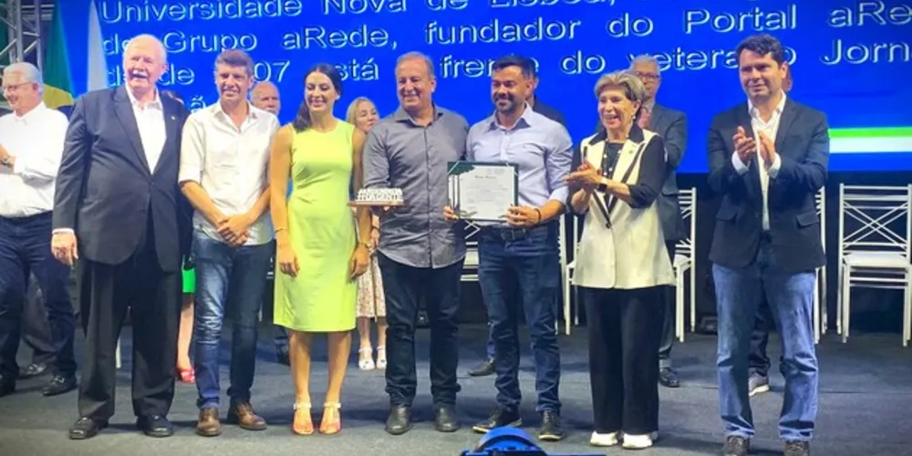 Diretor do Grupo aRede, Eloir Rodrigues, recebeu a homenagem