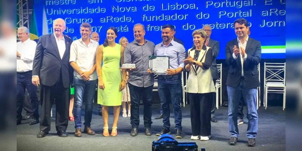 Diretor do Grupo aRede, Eloir Rodrigues, recebeu a homenagem