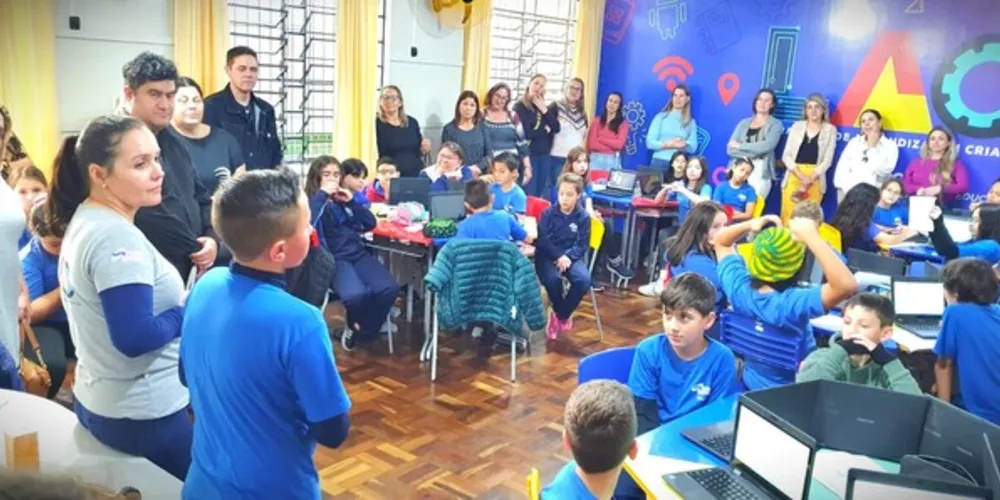 Profissionais de Pitanga estiveram nas escolas da cidade