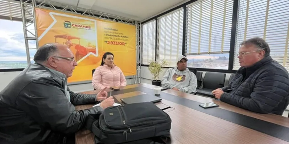 Prefeita Elisângela com representantes da Ambev e da Brasil ao Cubo