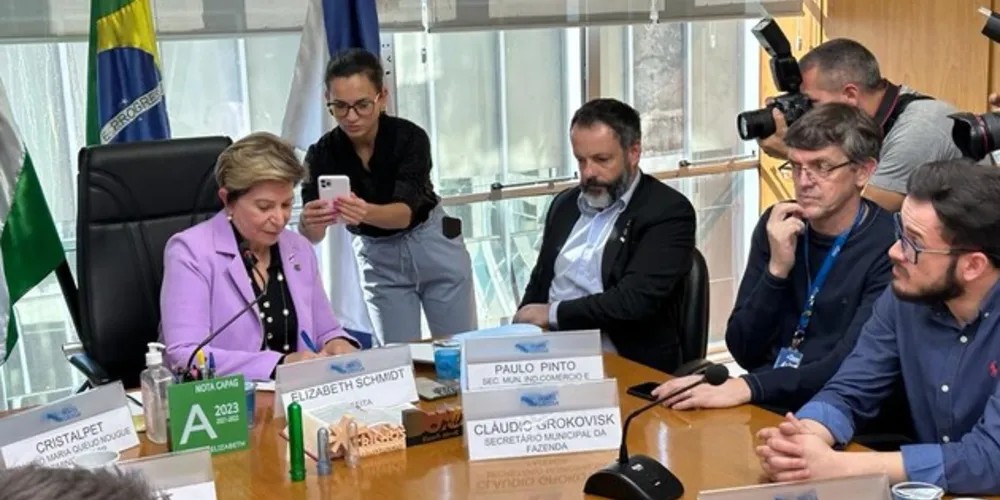 Prefeita Elizabeth fez a assinatura do protocolo nesta quinta-feira (17)