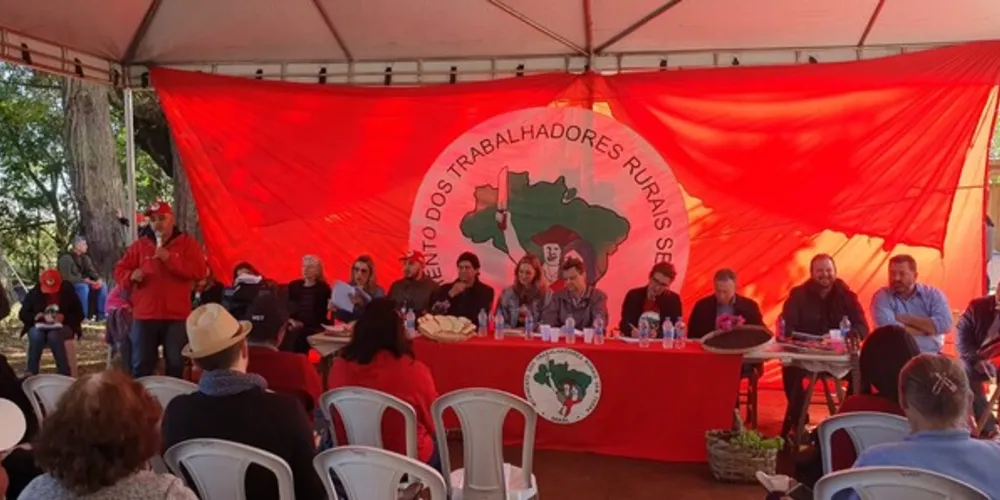 A Assembleia Popular no acampamento Emiliano Zapata contou com aproximadamente 400 pessoas