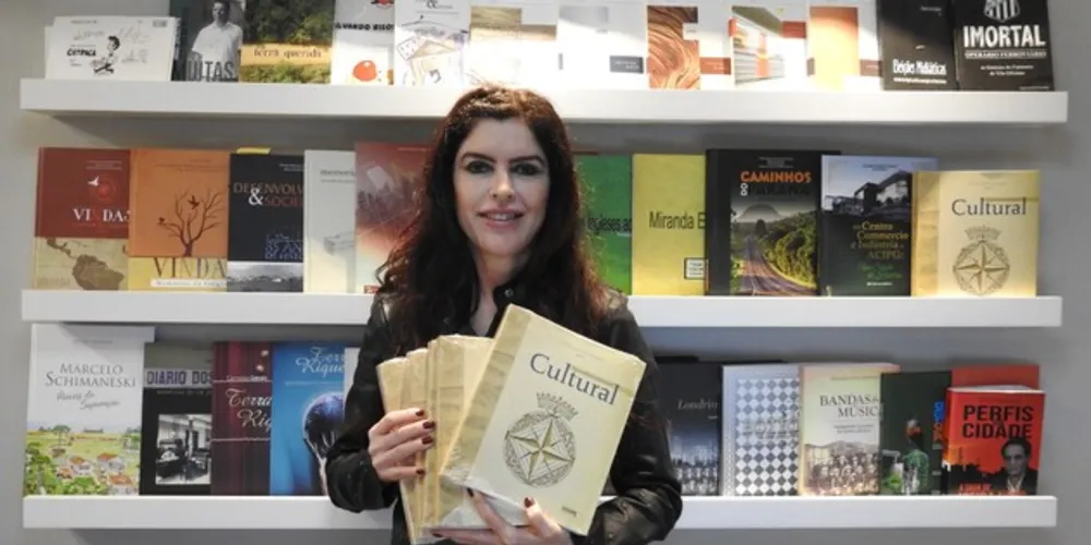 Renata Regis Florisbelo é uma das escritoras participantes