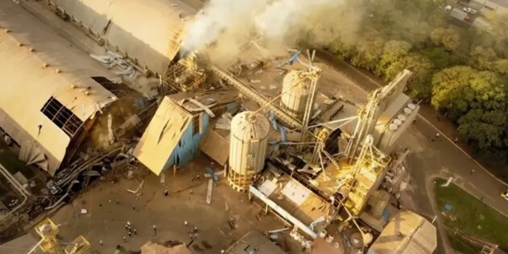 Imagem aérea mostra explosão na cidade de Palotina