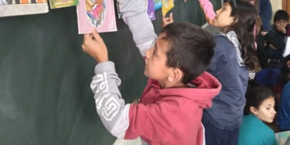 Durante as atividades, os alunos realizaram a escolha de livros para lerem e trocarem com os colegas