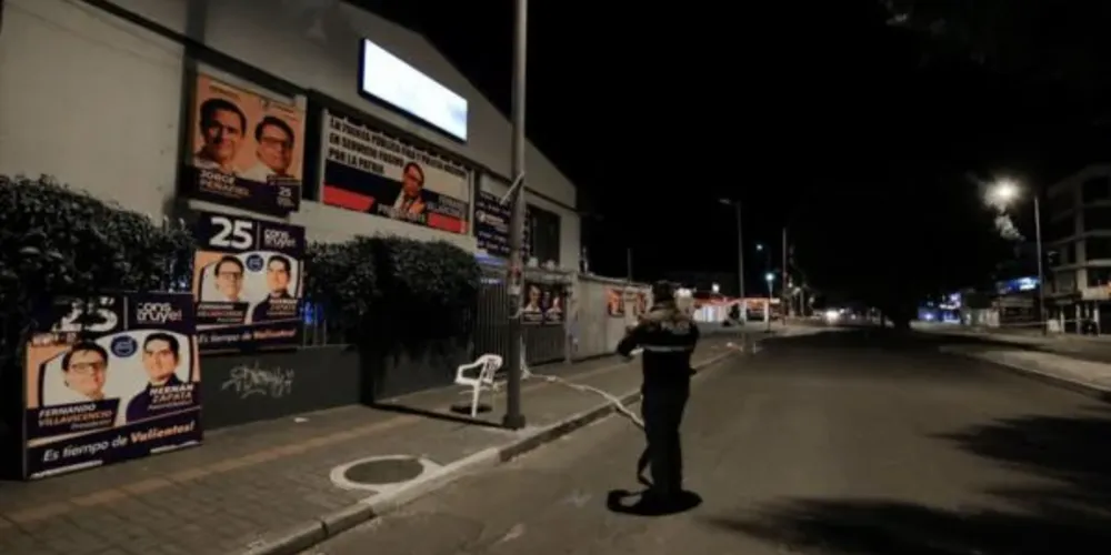 Villavivencio fazia um comício político no Colégio Anderson na capital equatoriana, quando foi atingido por três disparos.