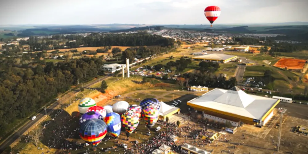 Festival de Balonismo aconteceu no Centro de Eventos de Ponta Grossa