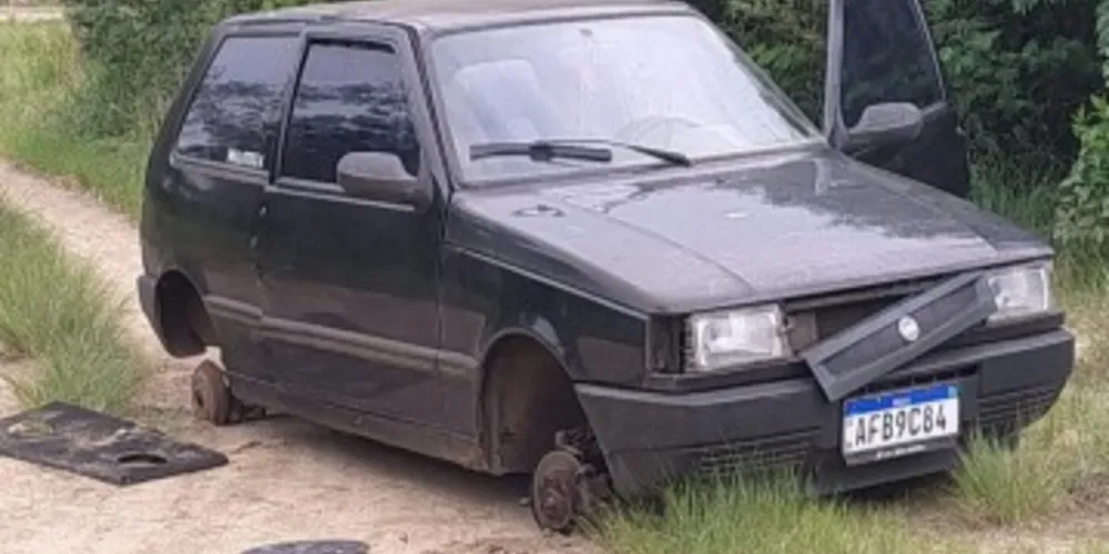 Carro foi localizado próximo ao porto de areia, em Ponta Grossa