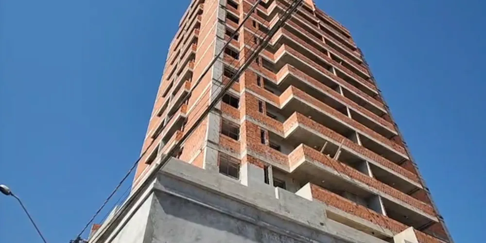 Prédio em construção fica na avenida Anita Garibaldi