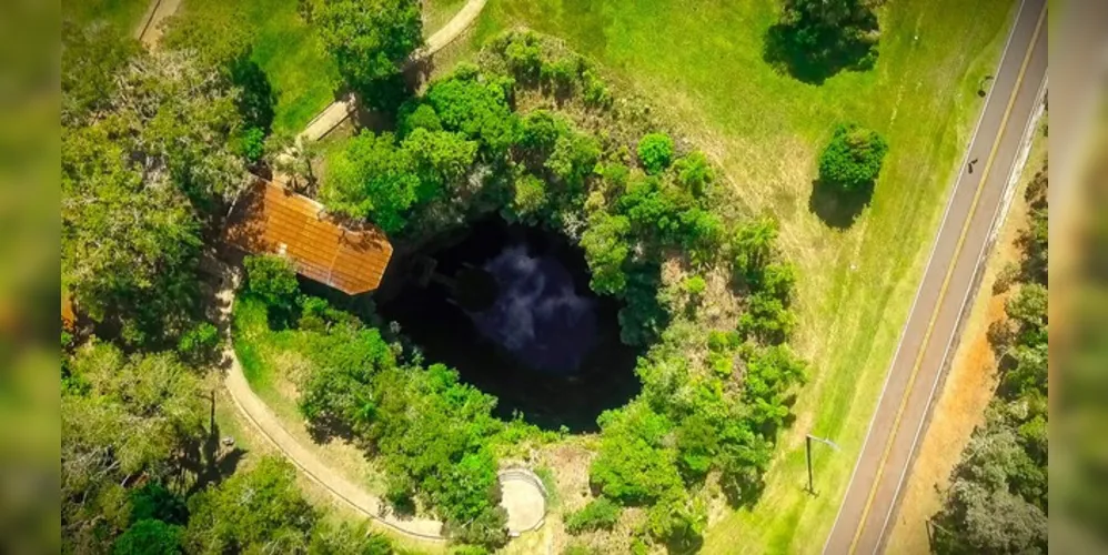 Furnas do Parque Estadual de Vila Velha, ponto turístico