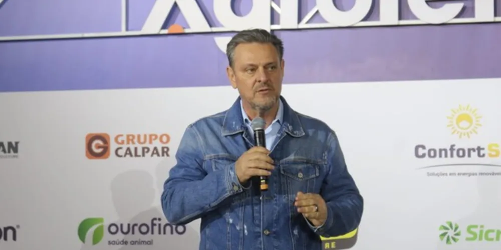 Ministro da Agricultura e da Pecuária, Carlos Fávaro, participou da cerimônia de abertura do Agroleite