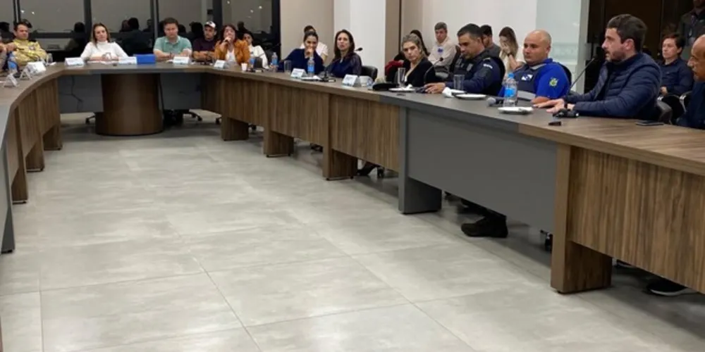 A reunião teve a presença da presidente Giorgia Bin Bochenek, diretores, além de empresários e representantes das forças de segurança