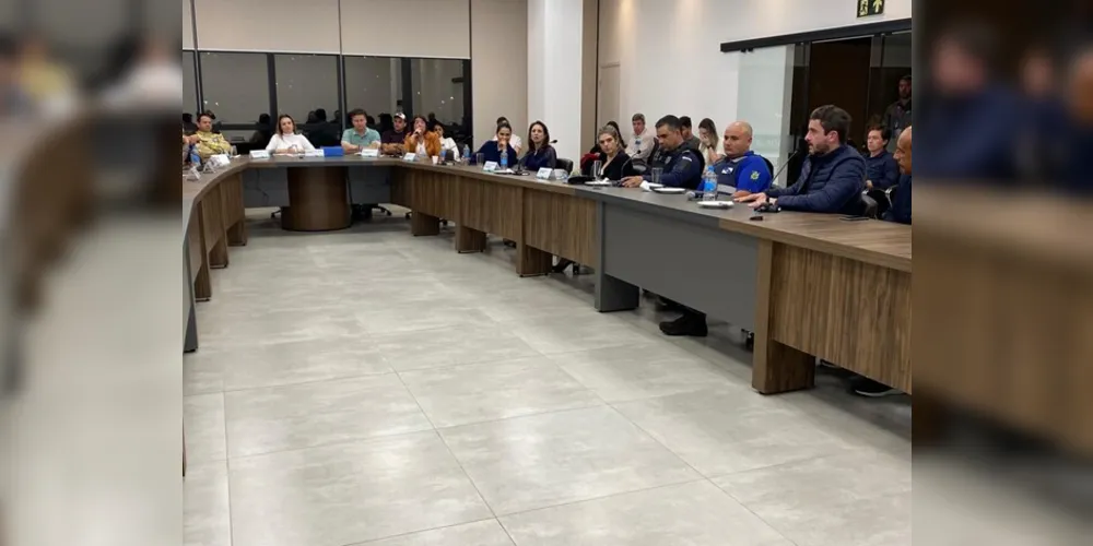 A reunião teve a presença da presidente Giorgia Bin Bochenek, diretores, além de empresários e representantes das forças de segurança