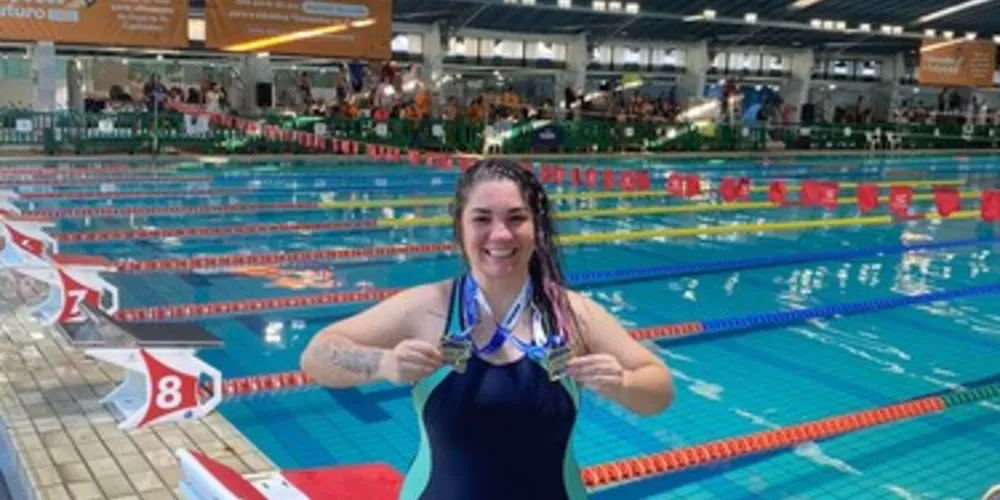 A nadadora venceu quatro categoriasno 30+ na competição