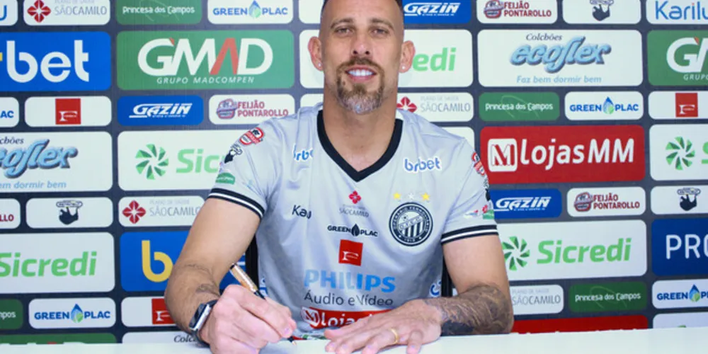 Pelas redes sociais, o goleiro agradeceu o carinho do clube e da torcida alvinegra