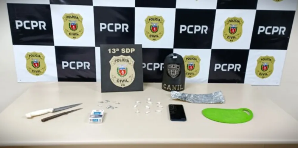 Na residência da mulher foram encontradas buchas de cocaína