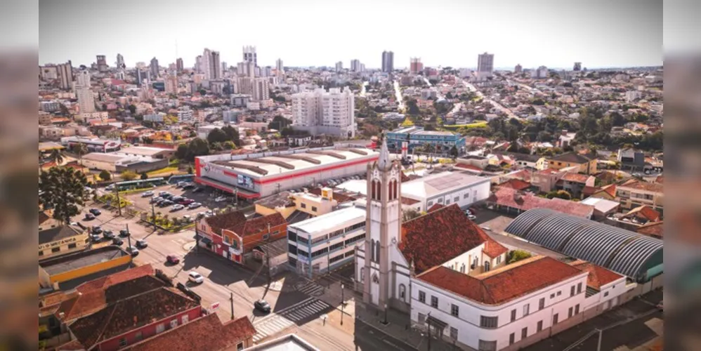 Igreja Imaculada Conceição fica no bairro de Uvaranas