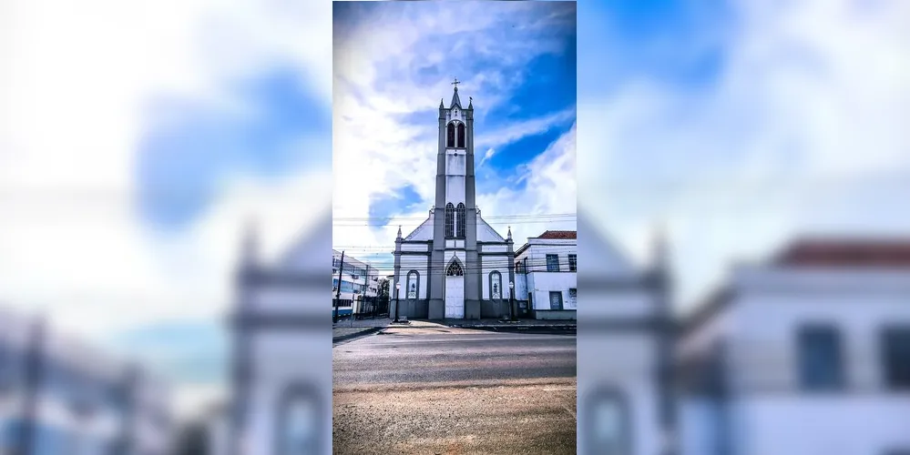 A 'Igrejinha de Uvaranas' é um dos pontos religiosos da cidade