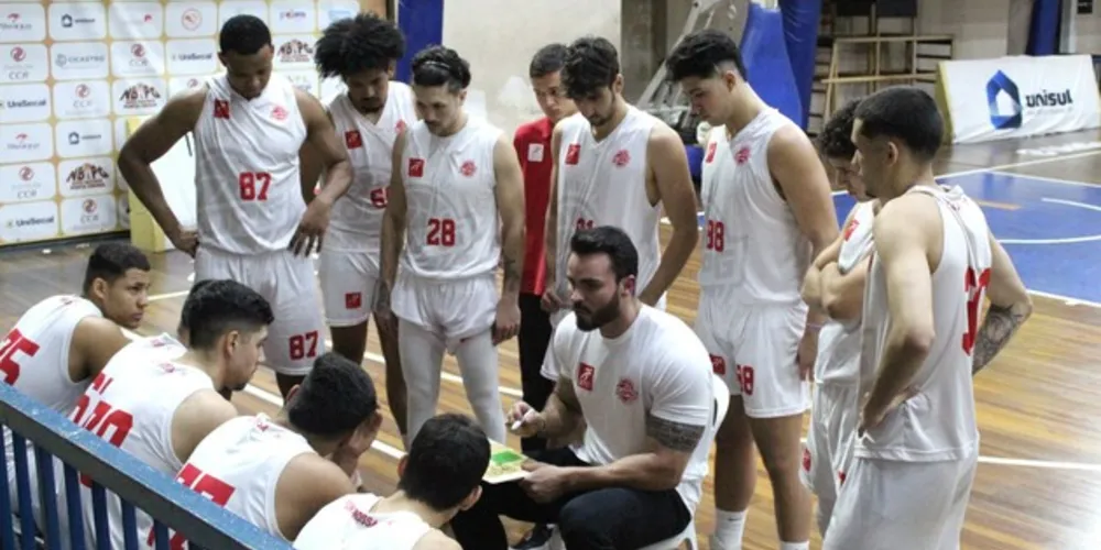 Equipe é comandada pelo técnico Milos Alexander