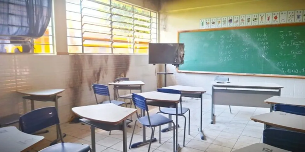 Chamas teriam iniciado dentro de uma sala de aula