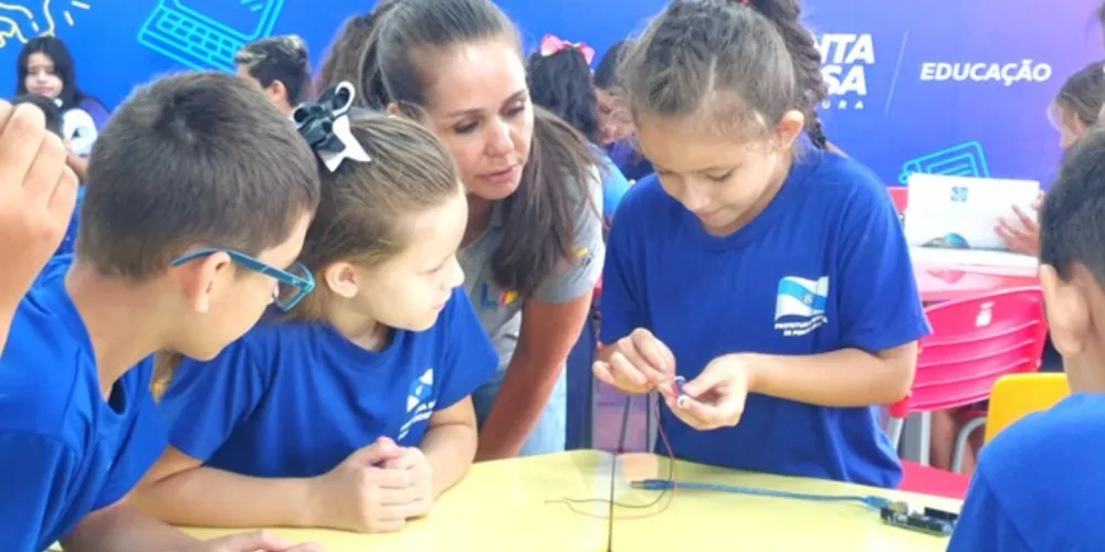 Os laboratórios  contemplam 540 computadores, materiais de robótica educacional e metodologia própria de ensino
