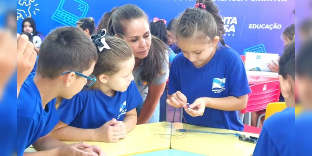 Os laboratórios  contemplam 540 computadores, materiais de robótica educacional e metodologia própria de ensino