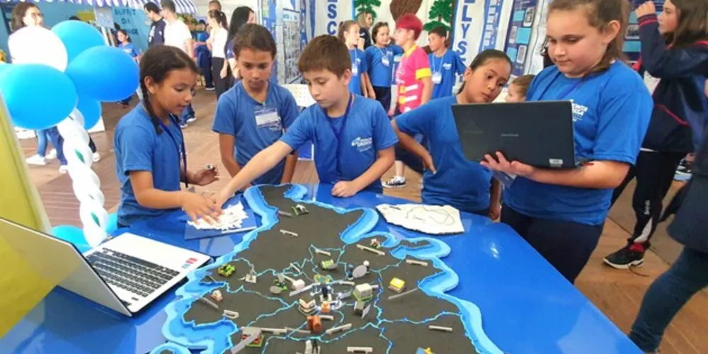 Um dos trabalhos expostos é uma maquete de Ponta Grossa feita por alunos da Escola Prefeito Ernesto Guimarães Vilela