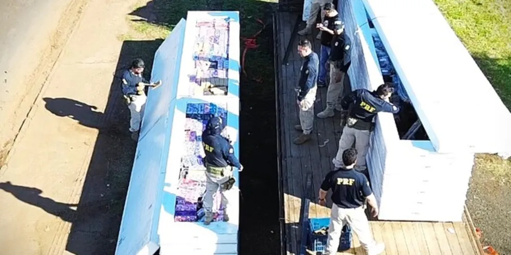 Policiais apreenderam a droga na BR-369, no município de Cambé (PR)