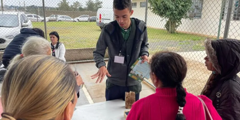 A equipe do CRAS estava presente com orientações sobre o CadÚnico e outros serviços da unidade