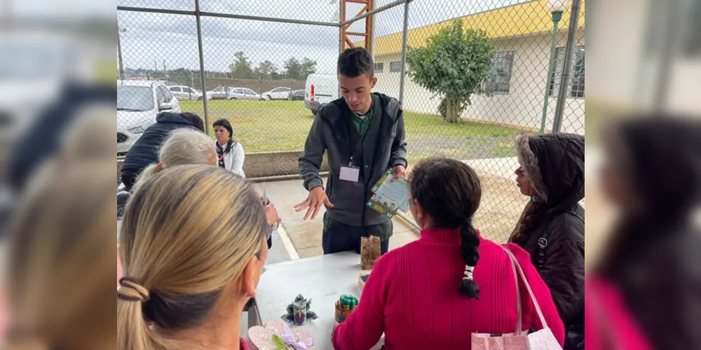 A equipe do CRAS estava presente com orientações sobre o CadÚnico e outros serviços da unidade