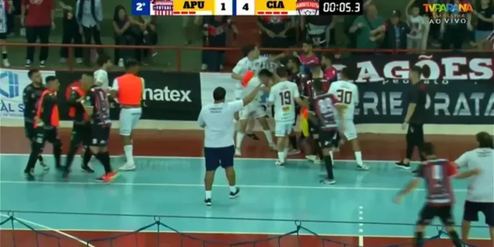 O momento da briga foi registrado em vídeo