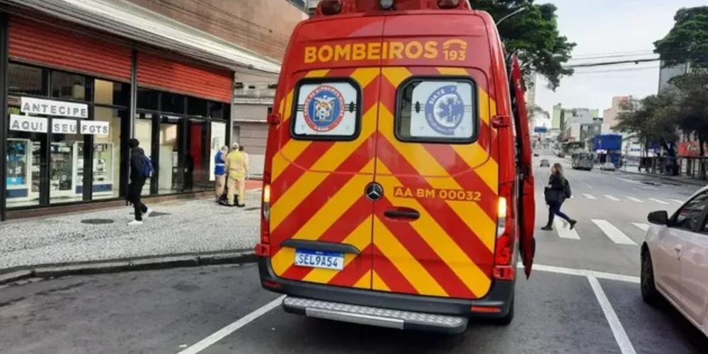A vítima teria sido esfaqueada na rua André de Barros e socorrida na Praça Carlos Gomes