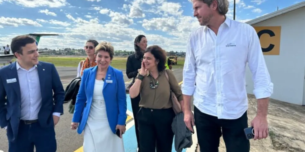 Aliel, prefeita Elizabeth, Nísia Trindade e Zeca Dirceu