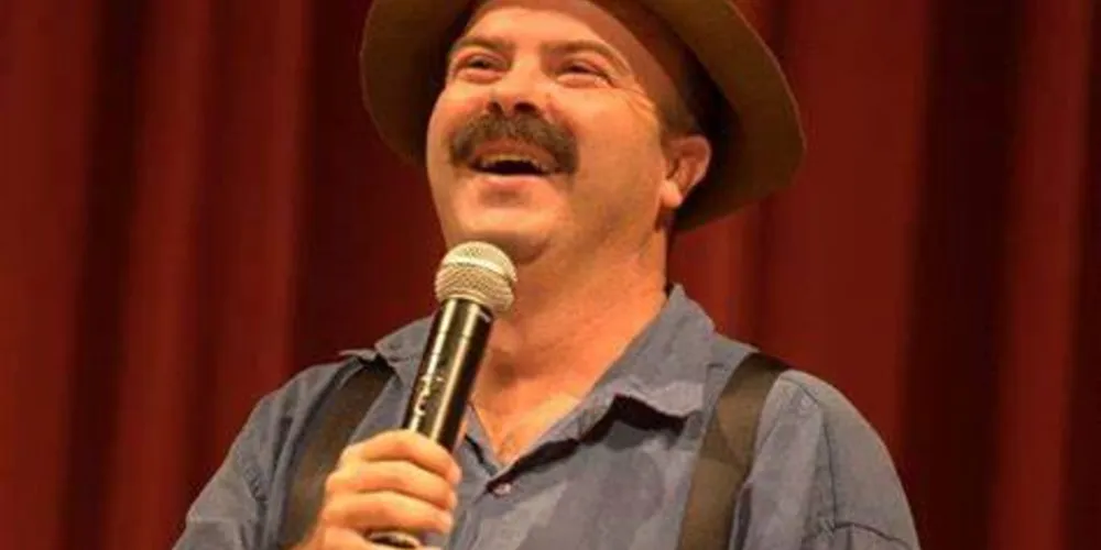 Um show de mproviso e humor inteligente