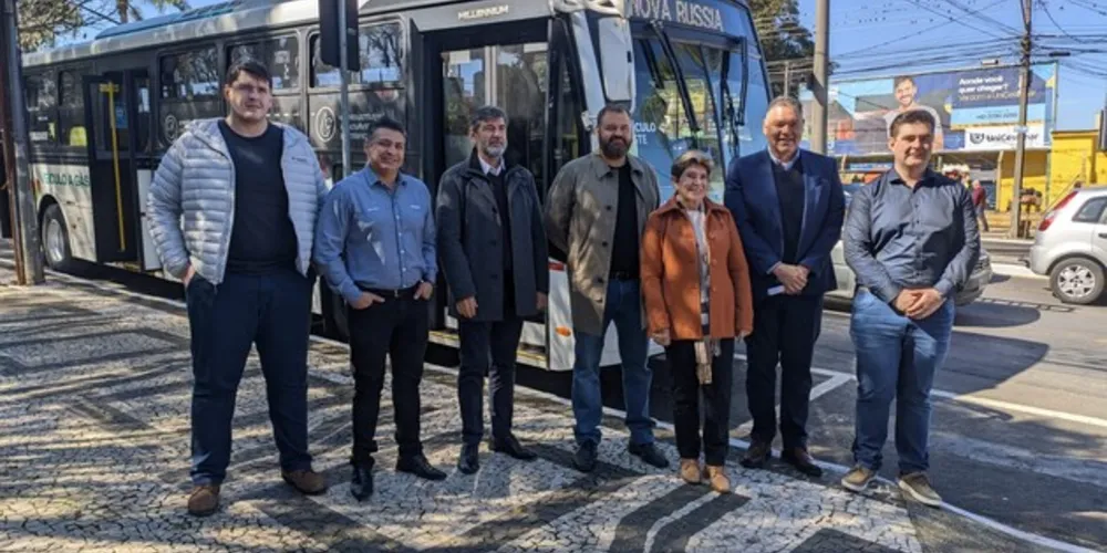Veículo passou pelos terminais da cidade nesta segunda (31) e será testado por um mês