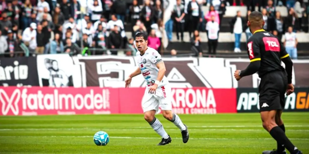 Pedrinho, meio-campista do Operário, durante partida da Série C