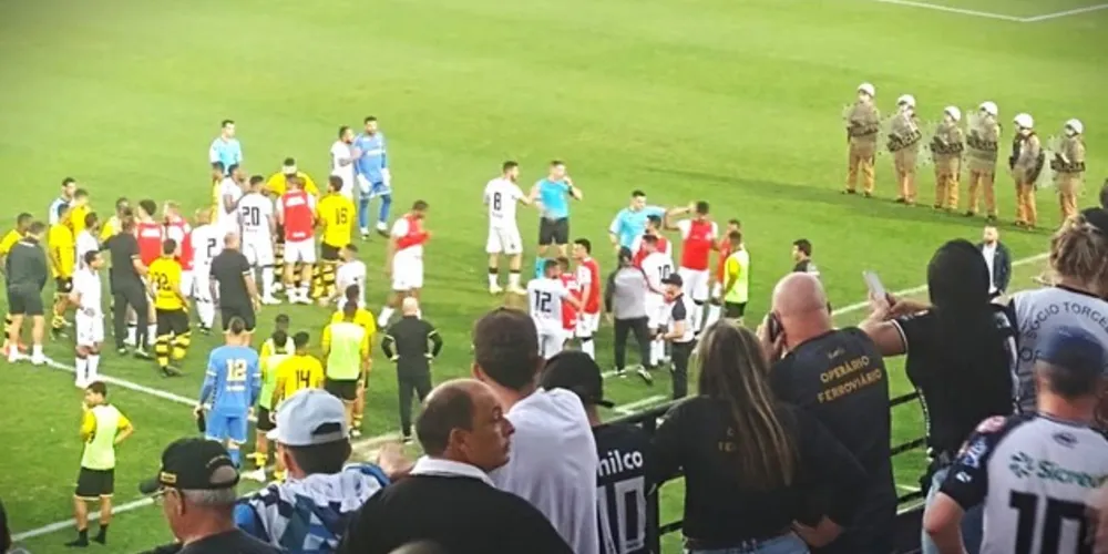 Confusão entre as equipes aconteceu no fim da partida