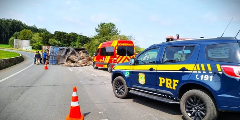 Equipe da Polícia Rodoviária Federal foi acionada para o atendimento