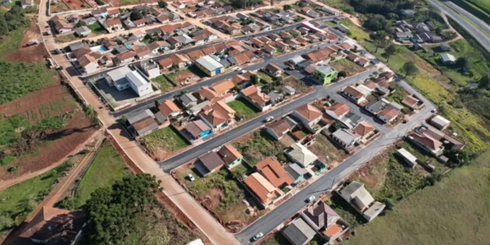 Bairro Três Santas, agora com 90% de suas ruas pavimentadas, se prepara para uma nova fase de desenvolvimento
