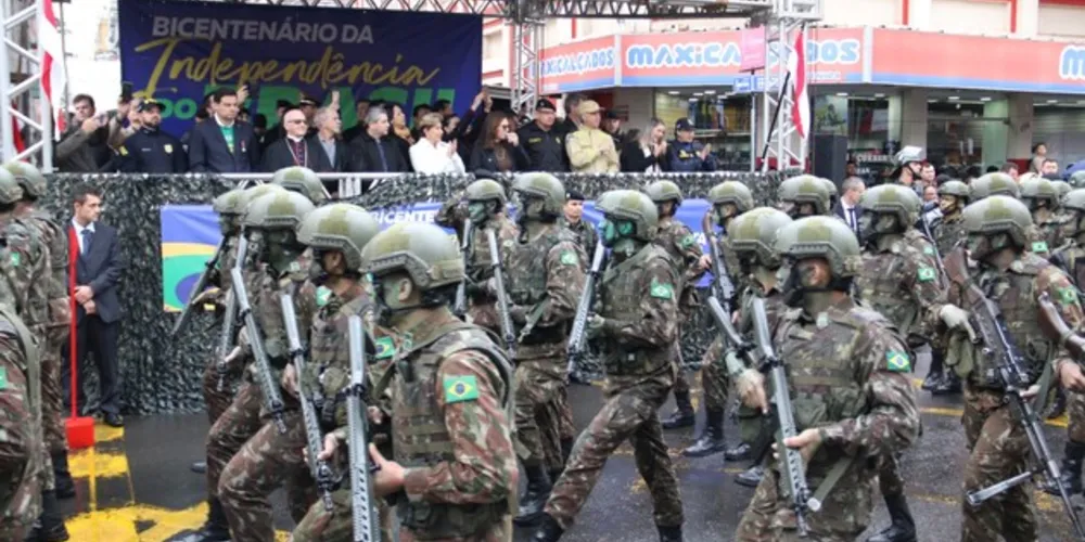 O desfile inicia às 10h após a execução dos hinos Nacional e da Independência