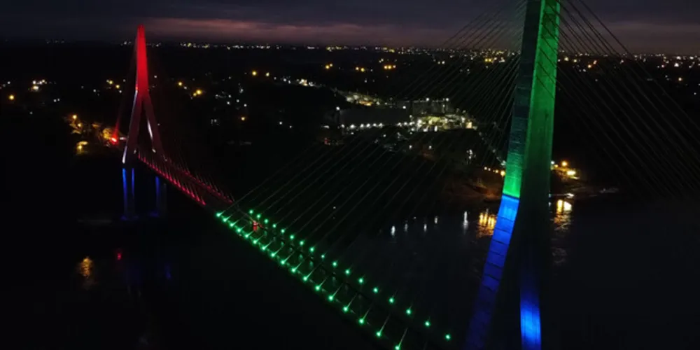 Foram instalados projetores com aproximadamente 19 mil pixels em RGB