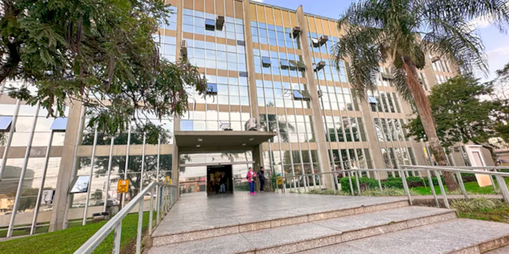 A empresa responsável pela reforma foi contratada por meio do pregão eletrônico