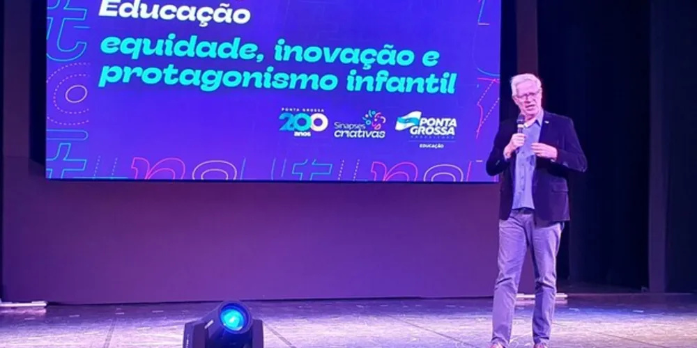 As presenças oferecem certificação e contam como parte das atividades de formação continuada dos professores