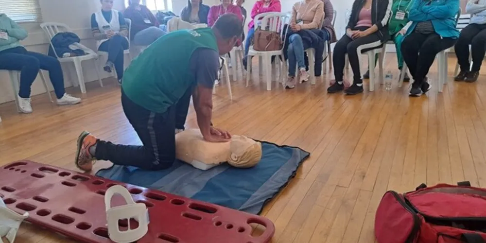 Participantes tiveram a oportunidade de adquirir conhecimentos sobre sinais vitais, abordagem primária das vítimas e acionamento do socorro especializado