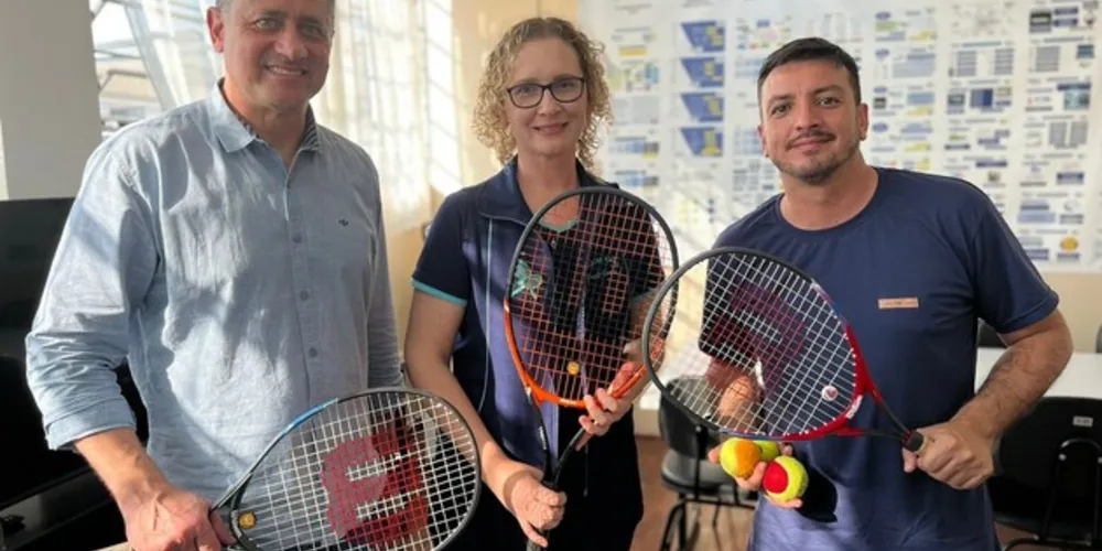 O secretário Ede Pimentel (á direita) e a professora Carla Maria Miara se encontraram na tarde desta quinta-feira (24).