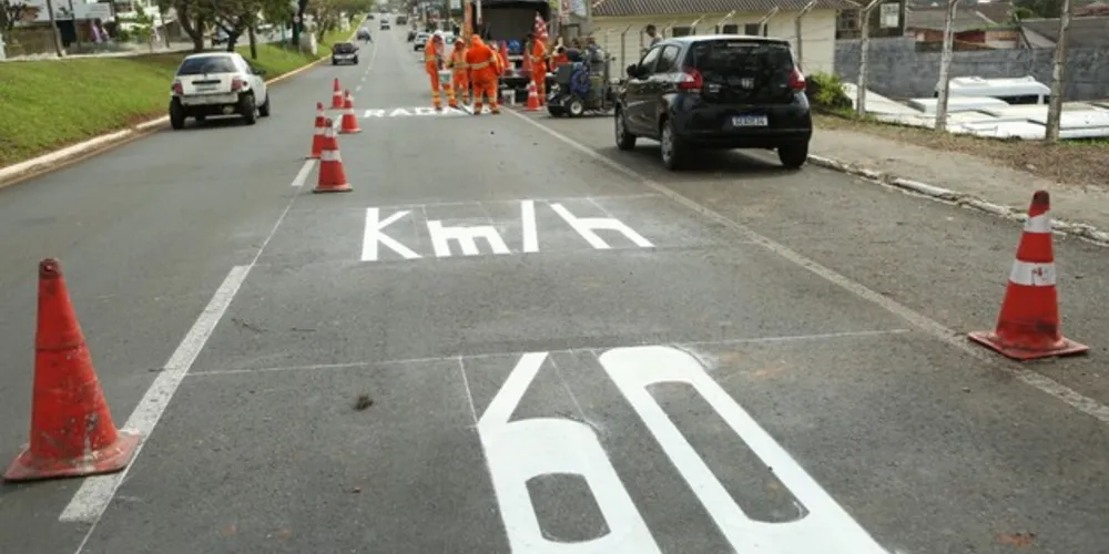 Sinalização horizontal está sendo instalada em Ponta Grossa