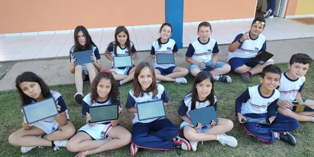 Entrega dos tablets para as escolas aconteceu na sexta-feira (04)