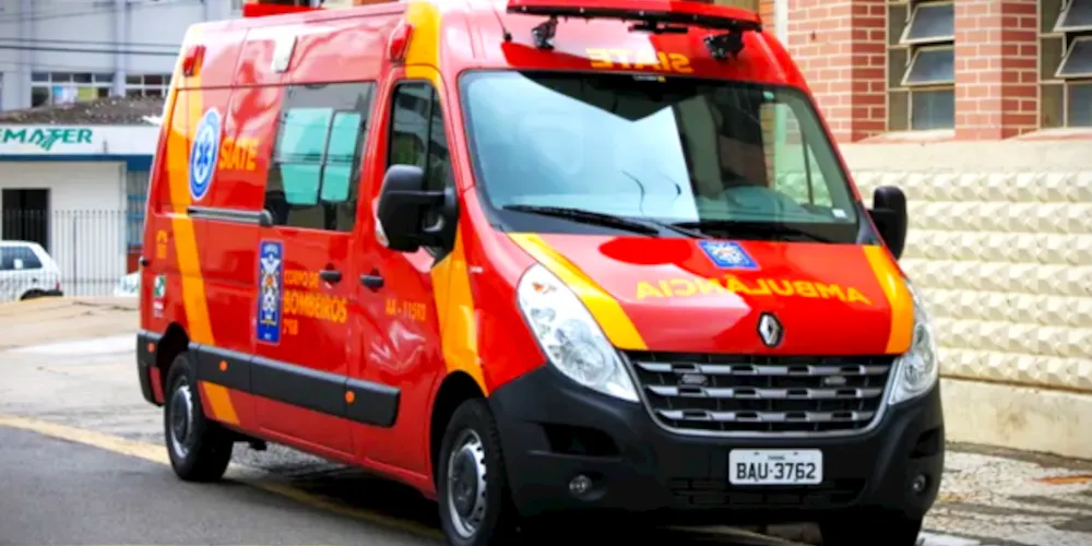 Equipes do Corpo de Bombeiros foram acionadas para atender a ocorrência